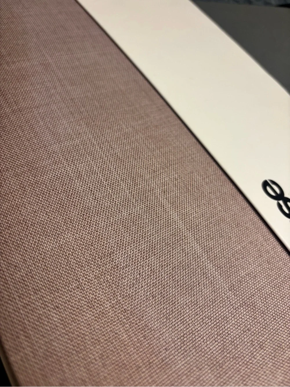 Incase Textured Hardshell Sleeve in Blush Pink